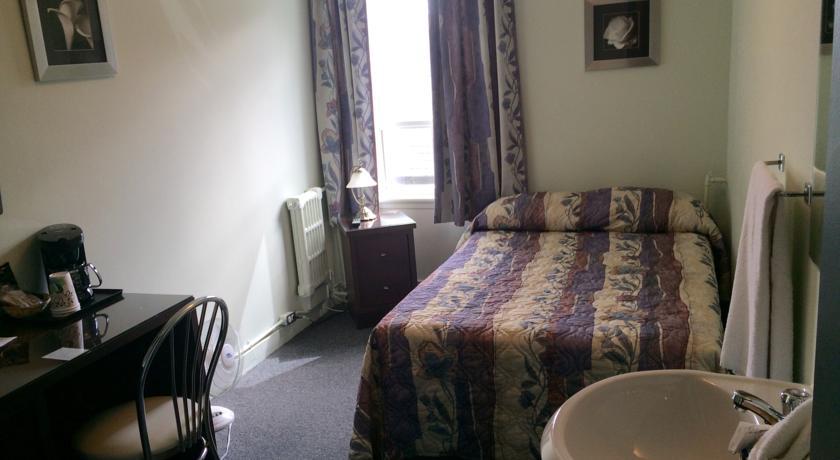 Auberge Centre Ville Chicoutimi Kamer foto