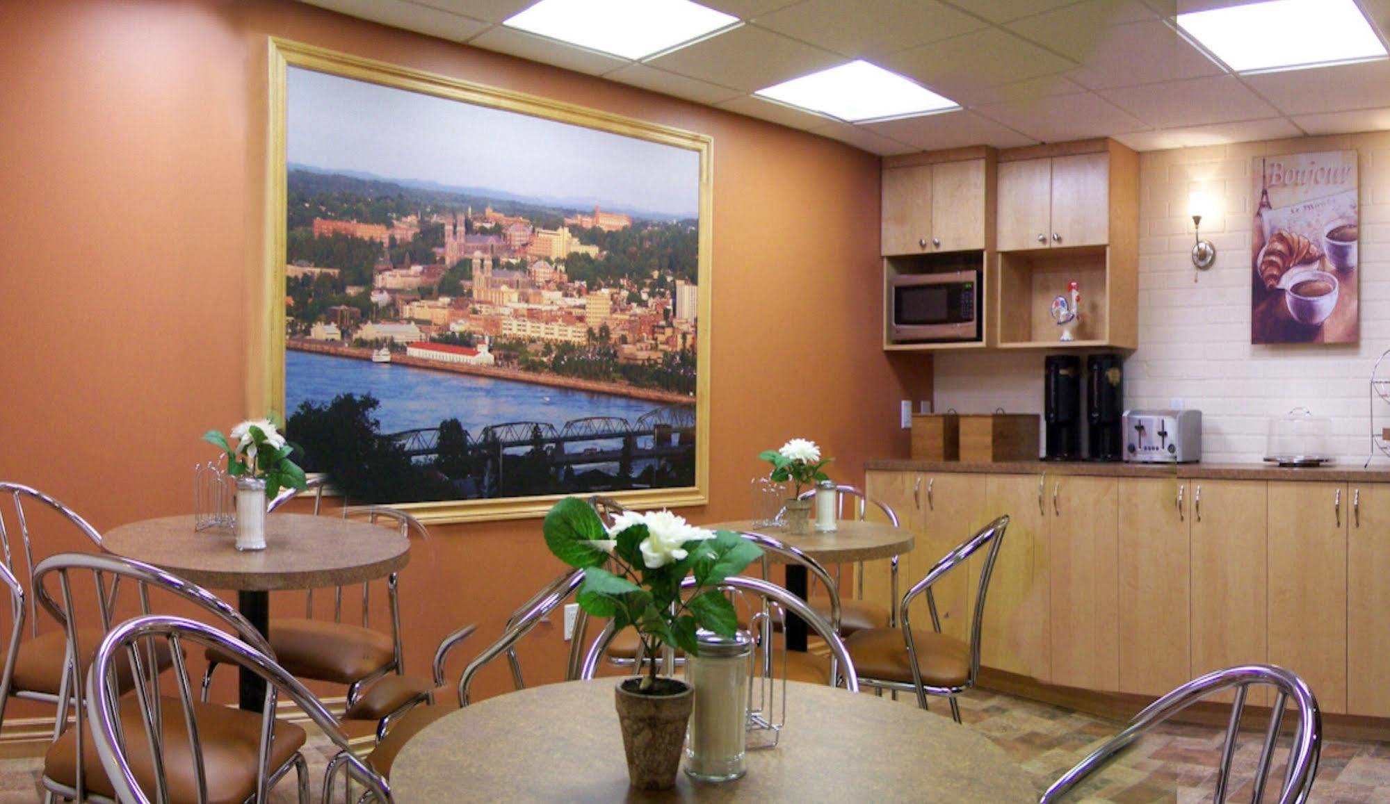 Auberge Centre Ville Chicoutimi Buitenkant foto